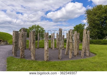 Knowth Neolithic Passage Mound Tombs In Boyne Valley, Ireland