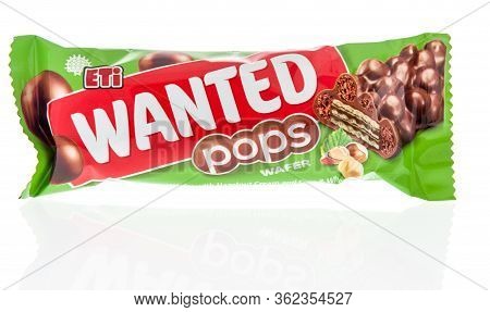 Winneconne,  Wi - 21 April 2020:  A Package Of Eti Wanted Pops Wafer Cookies On An Isolated Backgrou