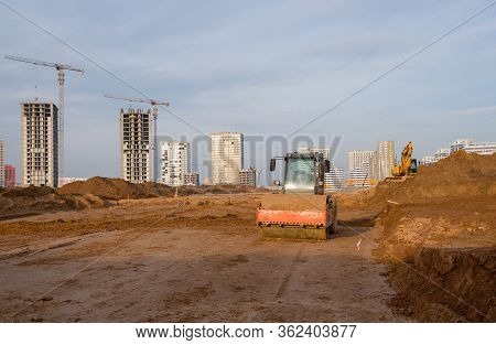 Vibration Single-cylinder Road Roller Leveling The Ground For The Foundation. Soil Compactor For Lay