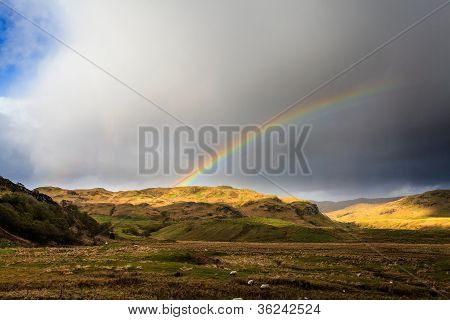 Arco-íris sobre as montanhas