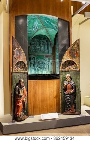 Milan, Italy, 29 September, 2015 : The 15-16th Century Volets With Statues Of Saints - Exhibit At Th