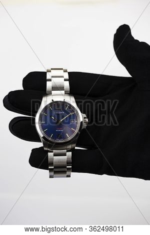 Saint-imier, Switzerland 31.03.2020 - Closeup Image Of Longines Watch In The Male Palm Longines Man 