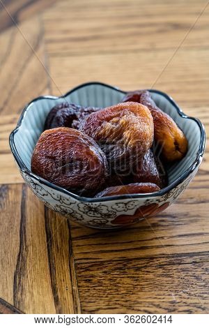 Turkish Sun Dried Apricots Dark Color / Healthy Organic Traditional Dry Fruit Snacks Gun Kurusu.