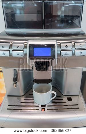 Self-service Coffee Machines Offer Consistent, Quality Coffee In Hotel, Sport Club Or Office. Espres