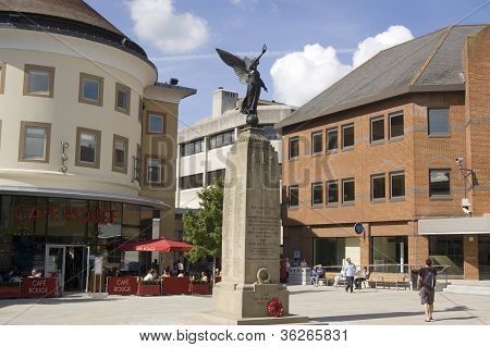 Староместская площадь, Woking, Суррей