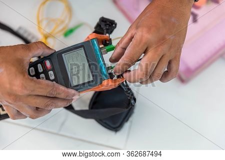 Optical Fiber Installation With Digital Fiber Optical Fusion Spl. High Precision Fiber Optic Cleaver