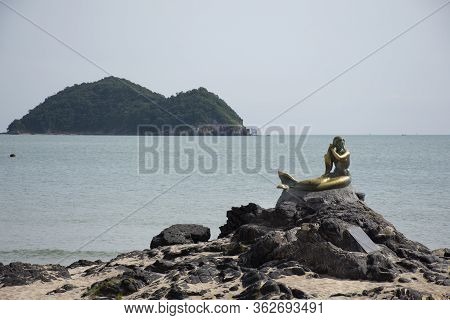 Songkhla, Thailand - August 16 : Landmarks Mermaid Statue On Samila Beach For Thai People And Foreig