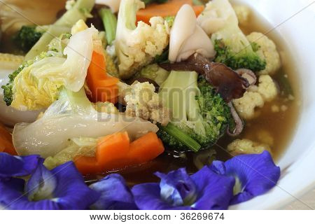 Wok-stegt blandet vegetabilsk