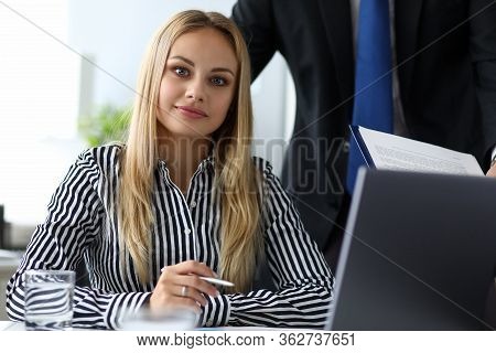Expert Diagnose Problem, Issuing Turnkey Solution. Girl Knows How To Analyze And Predict Economic Si