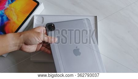 Hong Kong 27 March 2020: Unbox ipadpro