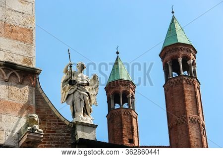 Cremona, Italy - Circa September 2018. Beautiful Architecture Of Catholic Church (cattedrale Di Crem
