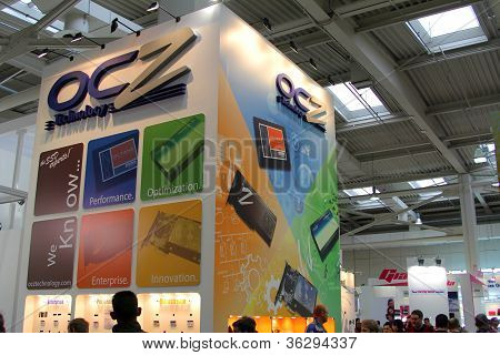 Hannover - 10. března: Stojan Ocz technologie na březen 10, 2012 na Cebi