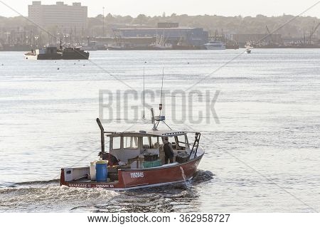 Fairhaven, Massachusetts, Usa - May 29, 2018: Lobster Boat Renegade Ii Homebound On The Acushnet Riv
