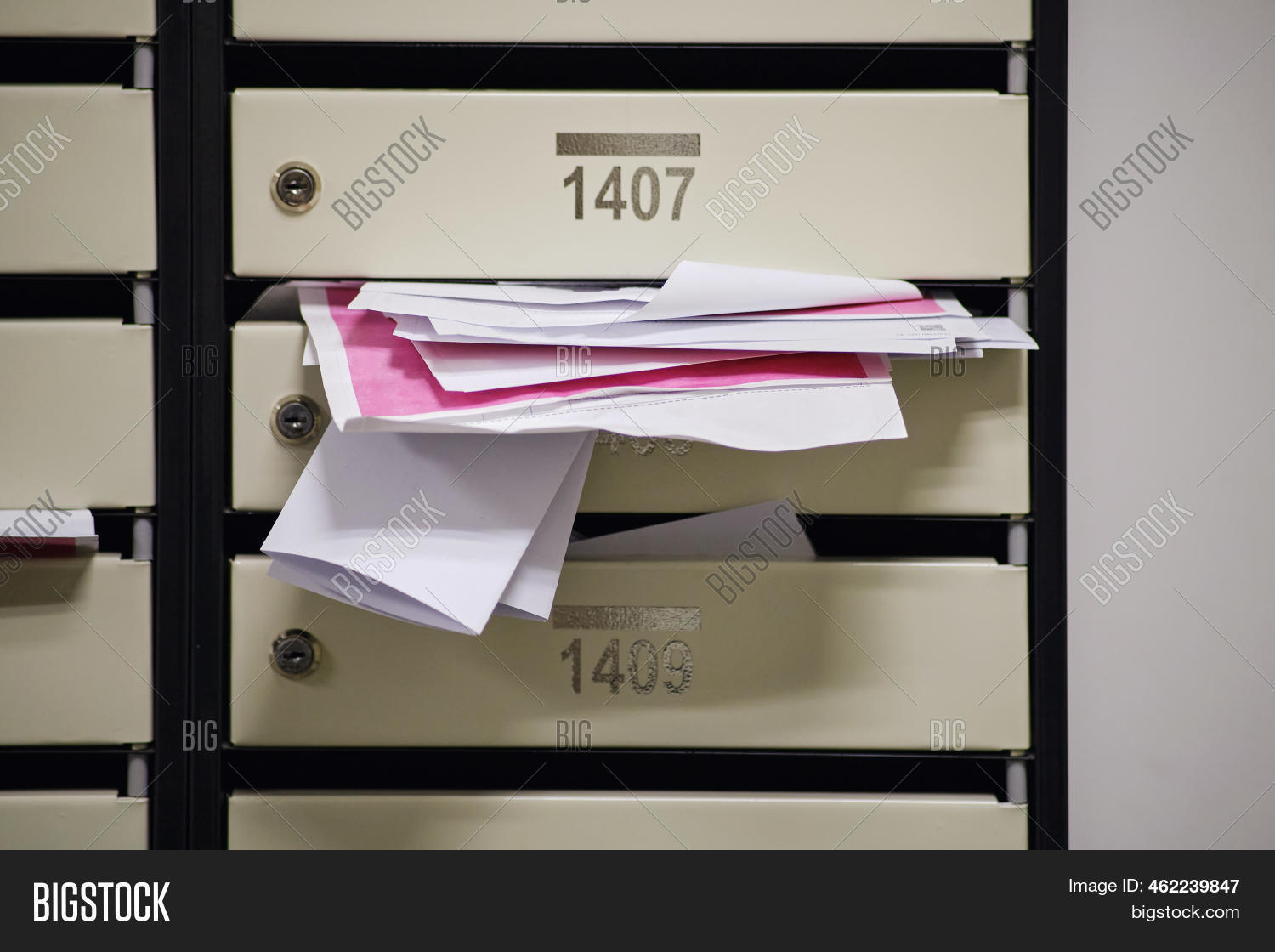 Overflowing Mailbox Image & Photo (Free Trial) Bigstock