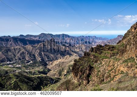 Gran Canaria Hiking Route Cruz De Tejeda To Artenara, View Into Caldera De Tejeda, Gran Canaria, Can