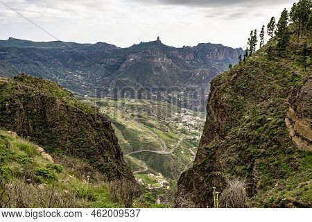 Gran Canaria Hiking Route Cruz De Tejeda To Artenara, View Into Caldera De Tejeda, Gran Canaria, Can
