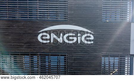 Bordeaux , Aquitaine  France - 19 09 2022 : Engie Logo Brand And Text Sign On Building Facade Office