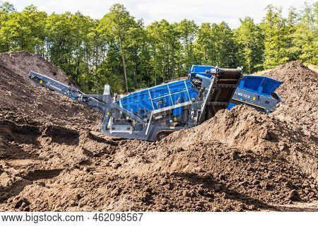 Mobile Screening Plant Machine - Kleemann Mobiscreen Ms 13 Z. Alytus, Lithuania 4 September 2022