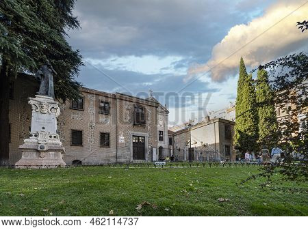 Madrid, Spain, September 2022. View Of The Monument To Lope De Vega In Front Of The Royal Monastery 