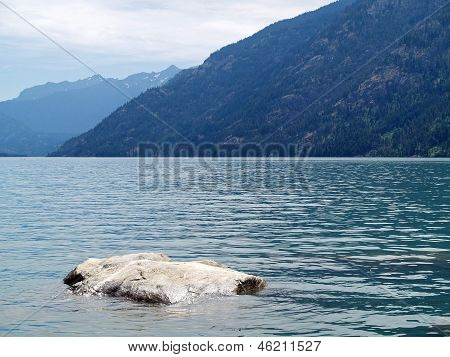 A Mountain Lake On A Cloudy Day - Lake Chelan Wa Usa