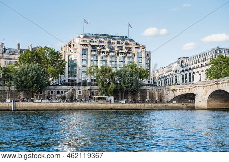 Paris, France - August 26 2022: Pont Neuf, The Oldest Standing Bridge Across River Seine In Paris, F