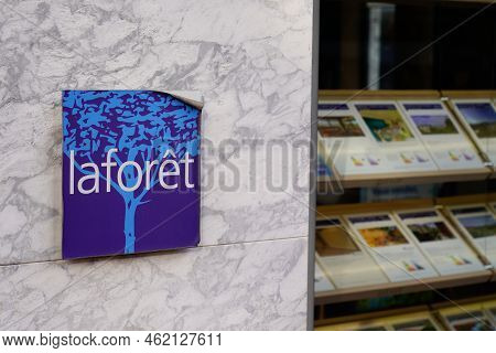 Bordeaux , Aquitaine  France - 09 14 2022 : Laforet Sign Brand And Text Logo Wall Entrance Facade Fr