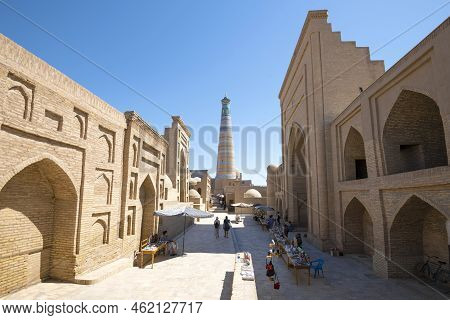 Khiva, Uzbekistan - September 05, 2022: Sunny Day On The Ancient Street Of Ichan-kala