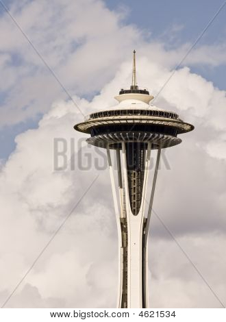 Space Needle In nuvole