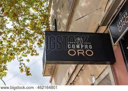 Felanitx, Spain; September 21 2022: Gold Buying And Selling Establishment Of The Company Compro Oro 