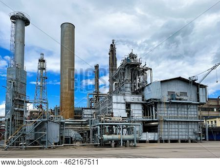 Large-capacity Workshop For The Production Of Ammonia From A Petrochemical Plant. The Appearance Of 