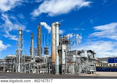 Large-capacity Workshop For The Production Of Ammonia From A Petrochemical Plant. The Appearance Of 