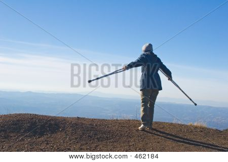 Pěší turistika na berle