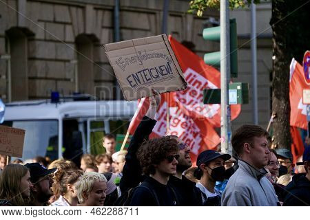 Berlin, Germany, 23.09.2022, Demonstrator Holds Sign At Climate Strike