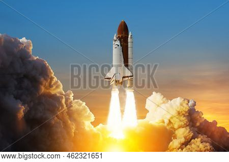 Spaceship Lift Off. Space Shuttle With Smoke And Blast Takes Off Into Space On A Background Of Sunse