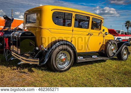 Daytona Beach, Fl - November 28, 2020: Low Perspective Rear Corner View Of A 1930 Reo Flying Cloud M