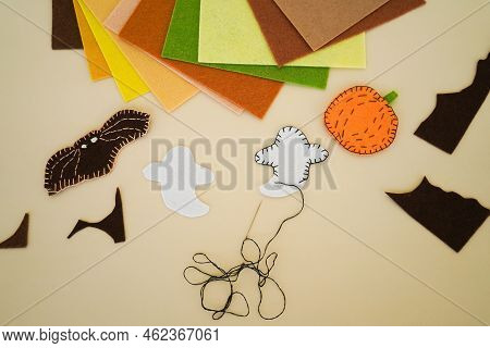 How To Sewing Decorative Garland For Halloween From Felt Greetings And Fun. Children Art Project. Di