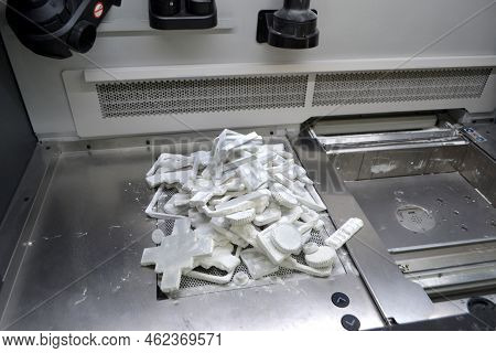Detail Objects Printed On Powder 3d Printer And Covered White Polyamide Powder Close-up. Technology 