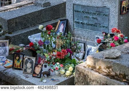 Paris, France - 31 Aout 2022: Jim Morrison Tombstone At Pere-lachaise Cemetery