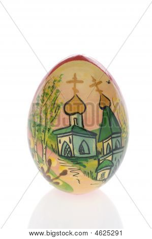Пасхальное яйцо на белом