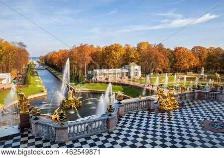 Peterhof, St. Petersburg, Russia - October 06, 2021: Lower Park Of Peterhof In Autumn. View From The