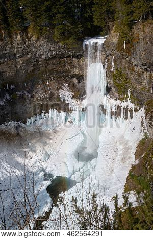 Brandywine Falls Winter Ice And Snow. Spectacular Brandywine Falls In Winter Near Whistler, British 