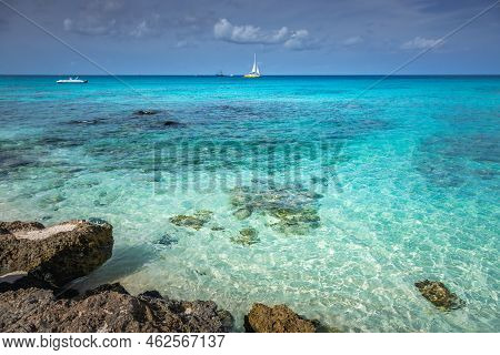 Aruba Idyllic Caribbean Beach At Sunny Day, Dutch Antilles, Caribbean Sea