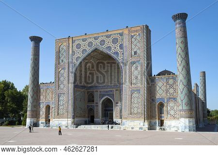 Samarkand, Uzbekistan - September 12, 2022: Medieval Ulugbek Madrasah On A Sunny Day