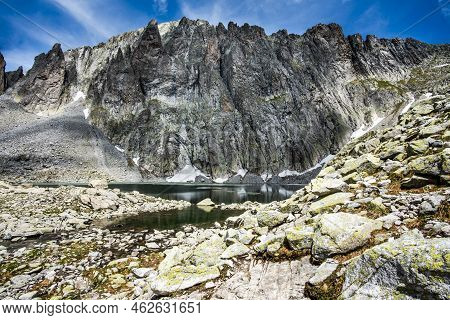 2022 06 04 Cimadasta Lake Between Granite Peaks