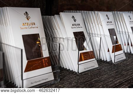 Brussels Old Town, Brussels Capital Region - 11 05 2020 Shelf With Single Origin Chocolate From The 