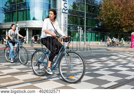 Etterbeek, Brussels Capital Region - Belgium - 09 20 2020  Mother And Her Teenage Daughter Passing A