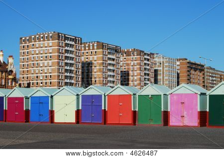 farbige Strandhütten Brighton. East Sussex. England