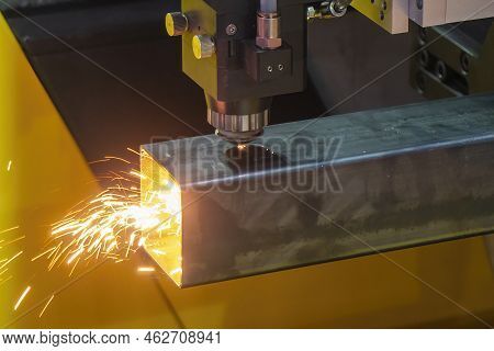 The Fiber Laser Cutting Machine Cutting  Machine Cut The Stainless Steel Square Tube. The Hi-technol