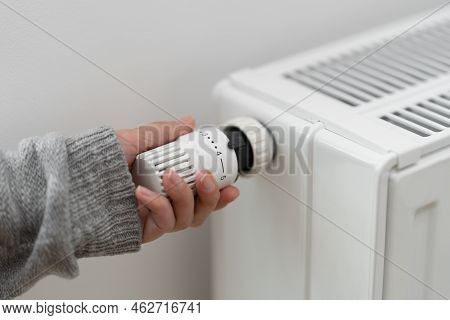 The Thermostat Controller, Which Sets The Temperature Of The Room Heating Radiator, Is Set To An Ave