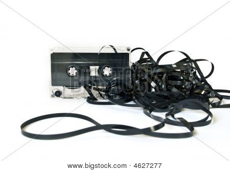 Vecchia audiocassetta su bianco